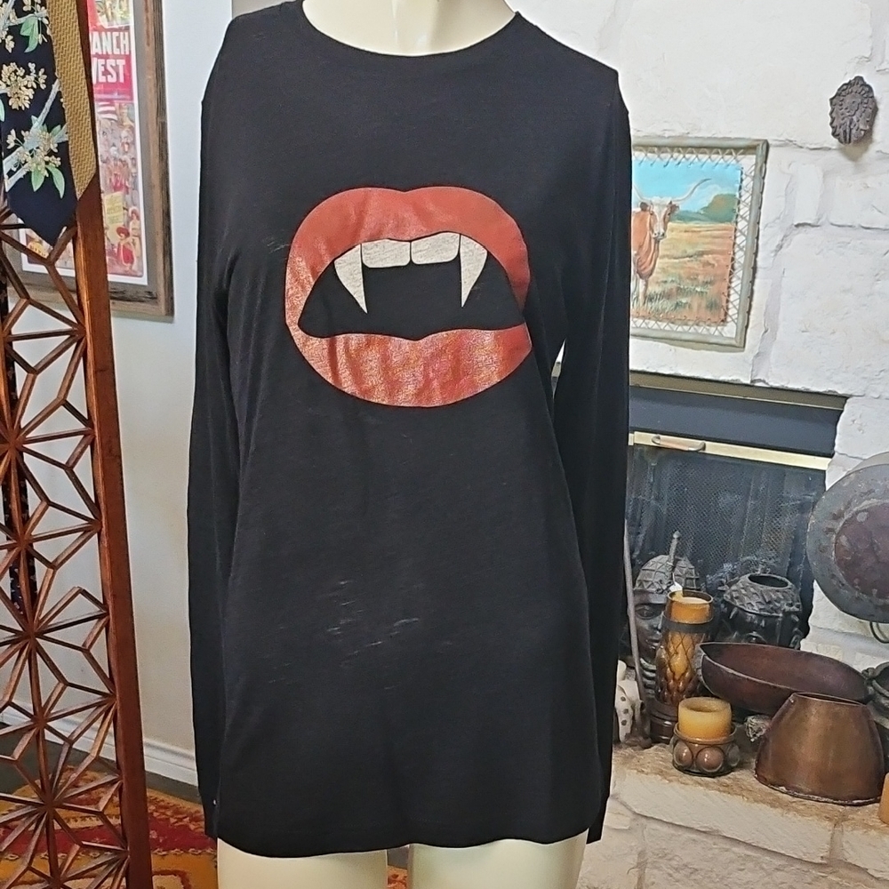 Lulusimon Studio Long Sleeved Black Cotton Vampire T-Shirt Size Small